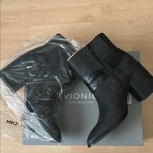 Vionic Black Ankle Booties with Chunky Heel